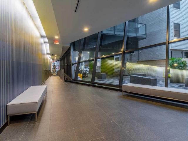 1132 - 629 King St W