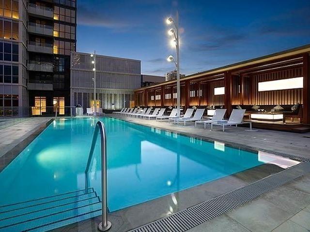 1813 - 300 Front St W