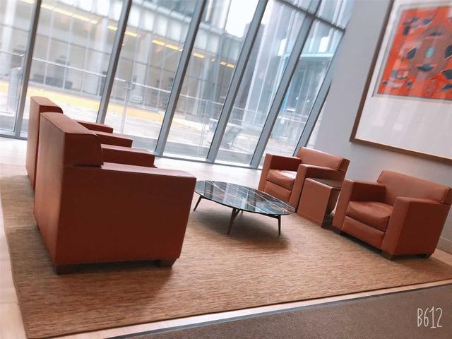 5004 - 50 Charles St E