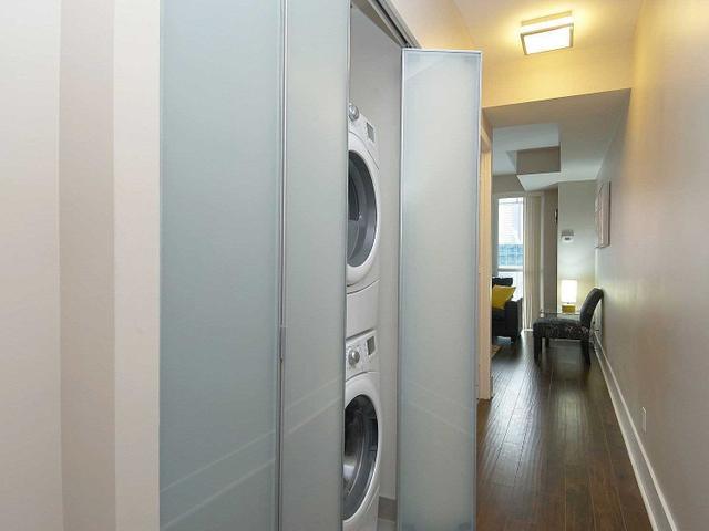 2009 - 300 Front St W