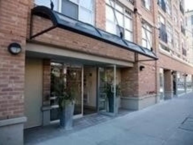 423 - 955 Queen St W