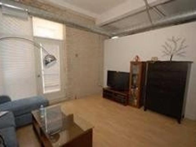 423 - 955 Queen St W