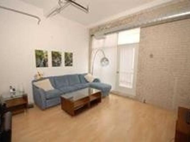 423 - 955 Queen St W