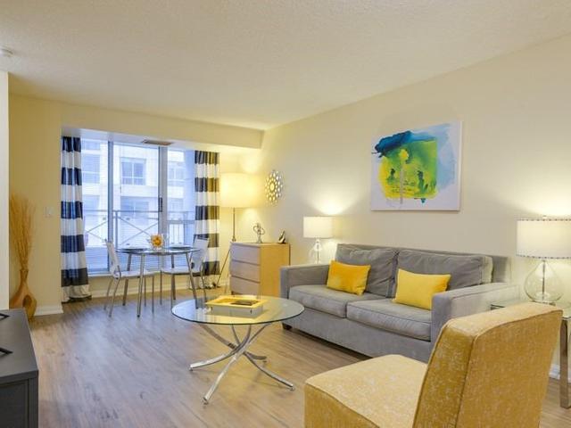 206 - 140 Simcoe St