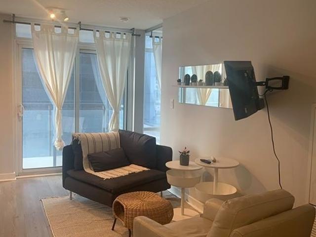 529 - 4K Spadina Ave