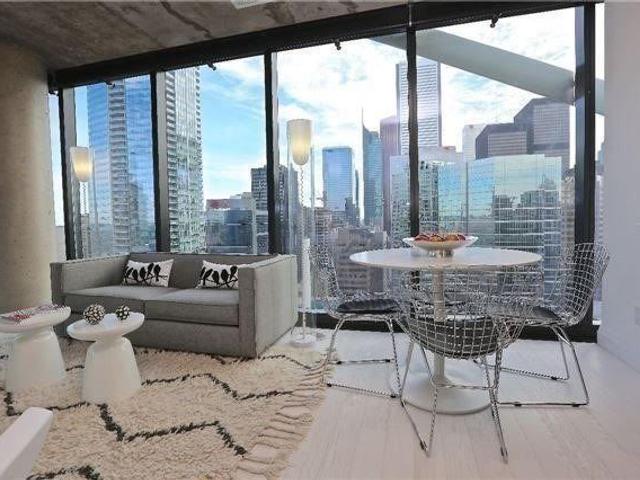 2503 - 224 King St W