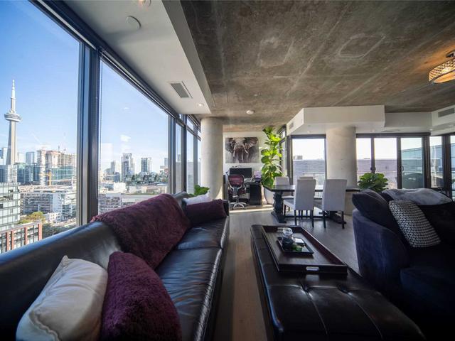 PH16 - 111 Bathurst St