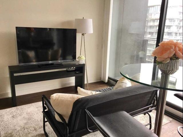 1316 - 629 King St W