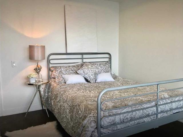 1316 - 629 King St W