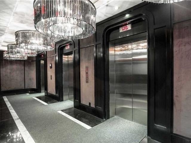 1015 - 88 Blue Jays Way