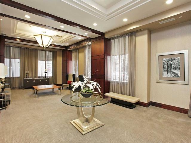 1507 - 35 Balmuto St