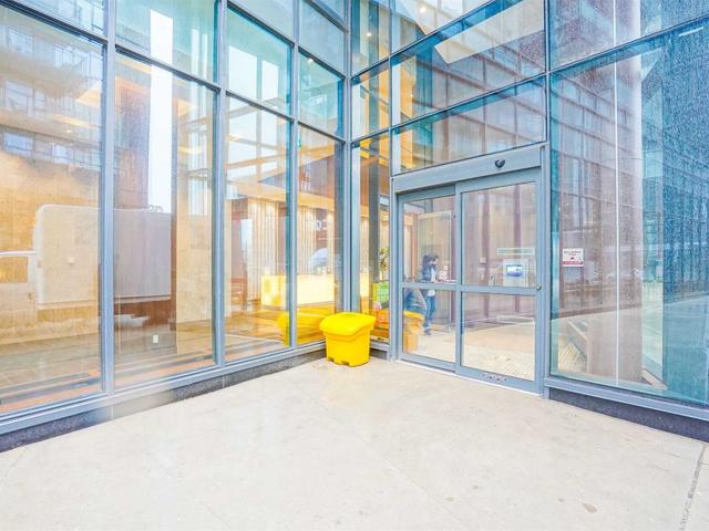 807 - 70 Queens Wharf Rd