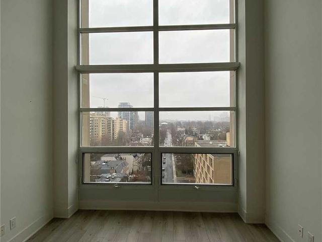 926 - 111 St Clair Ave W