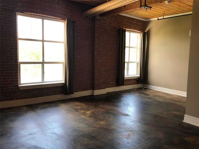 405 - 426 Queen St E