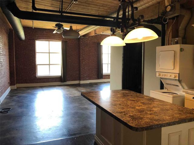 405 - 426 Queen St E