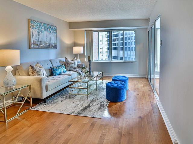 1609 - 33 University Ave