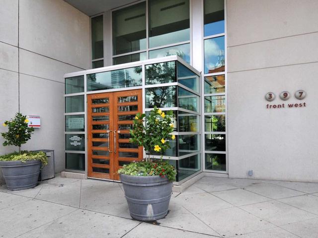 2008 - 397 Front St W