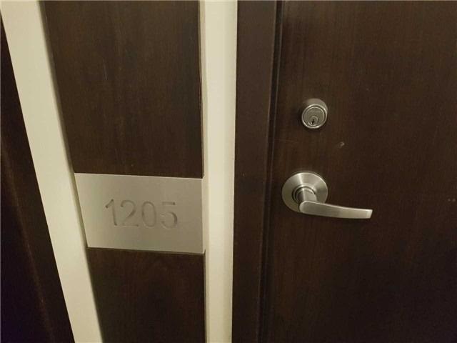 1205 - 218 Queens Quay Blvd W