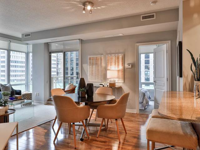 1105 - 100 Hayden St