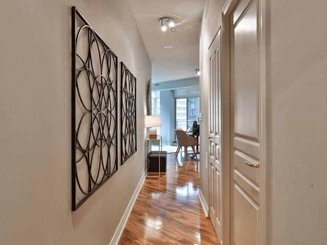 1105 - 100 Hayden St