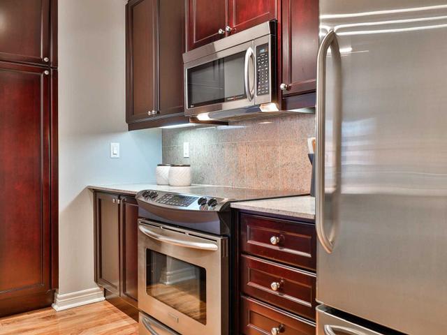 1105 - 100 Hayden St