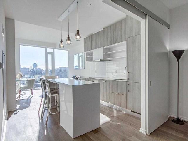 1127 - 8 Hillsdale Ave E