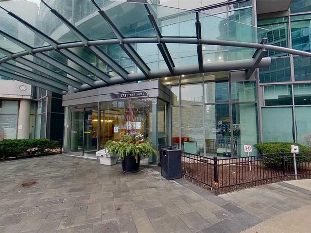 1801 - 373 Front St W