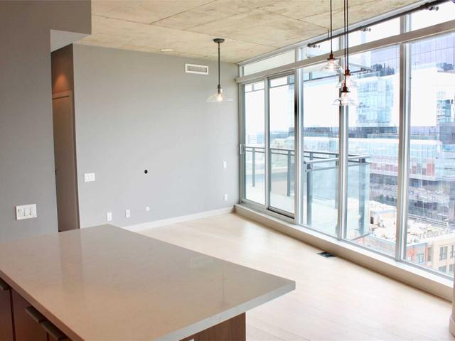 1312 - 318 King St E