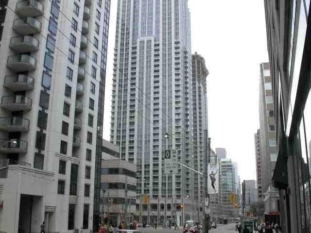 1706 - 763 Bay St
