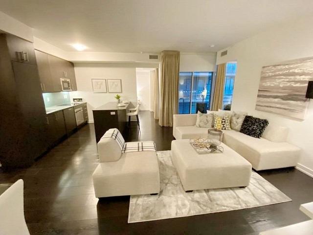 #803 - 297 College St
