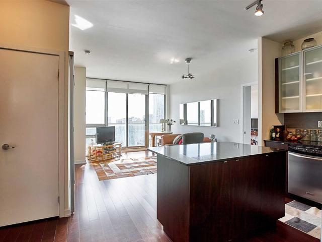 3107 - 33 Lombard St