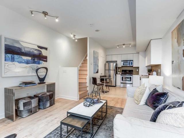 TH110 - 15 Brunel Crt