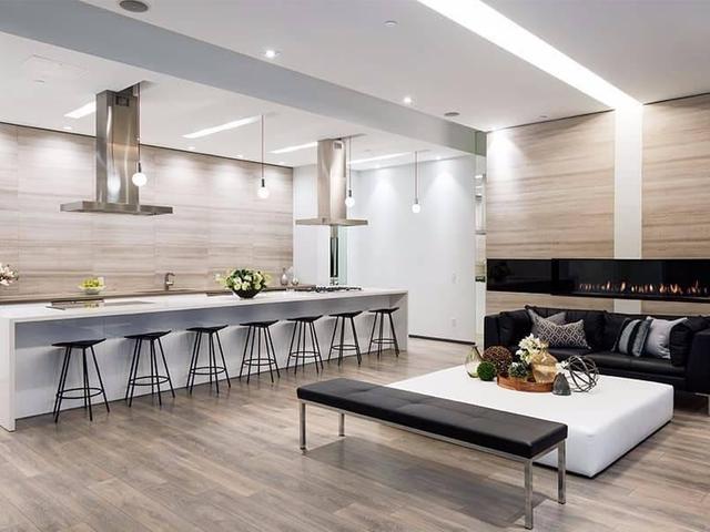 1033 - 1030 King St W