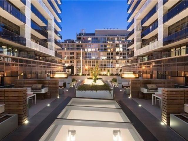 Lp 24 - 1030 King St W