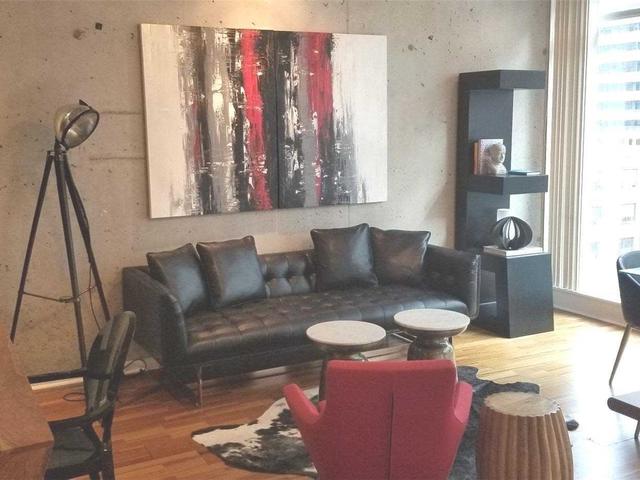 711 - 333 Adelaide St E