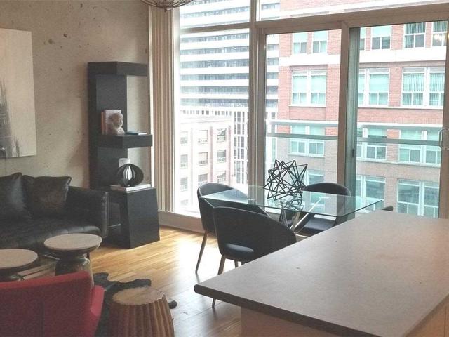 711 - 333 Adelaide St E