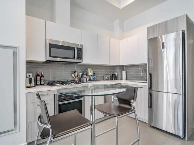 204 - 608 Richmond St W