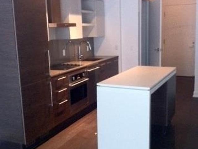 548 - 1030 King St W