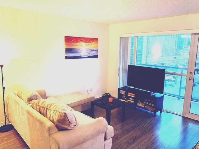 716 - 352 Front St W