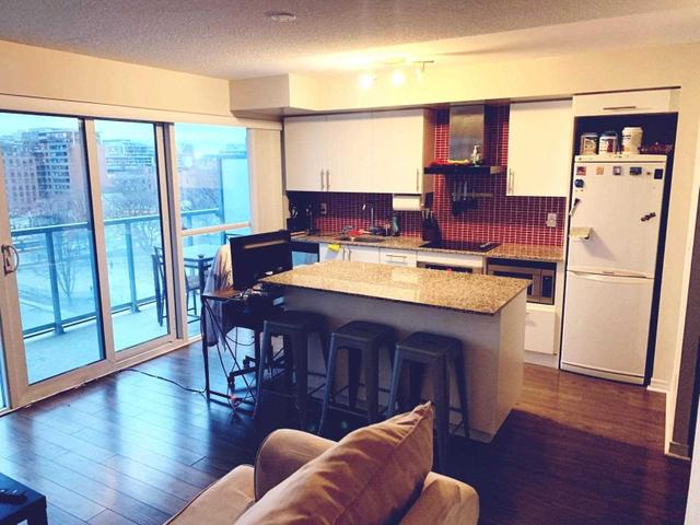 716 - 352 Front St W