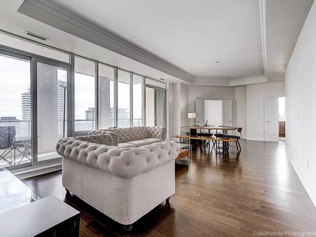 4502 - 35 Balmuto St