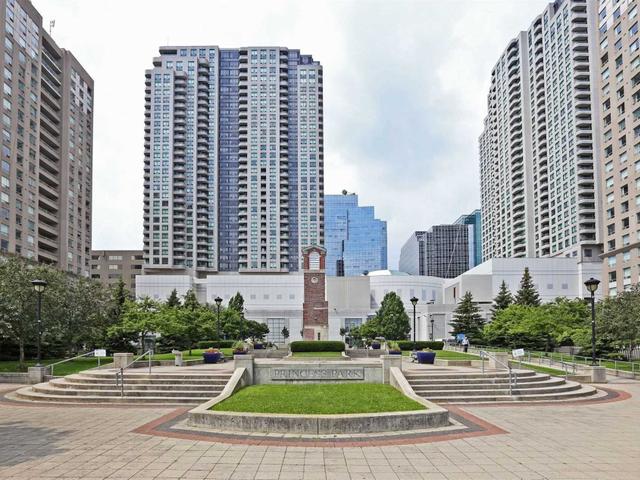 2516 - 8 Hillcrest Ave