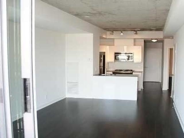 1005 - 127 Queen St E