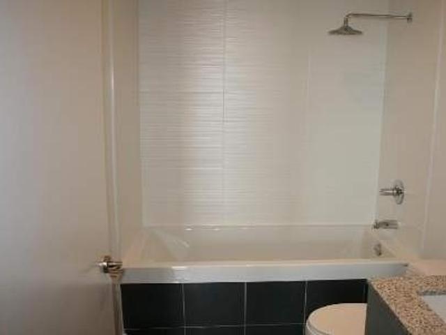 1005 - 127 Queen St E