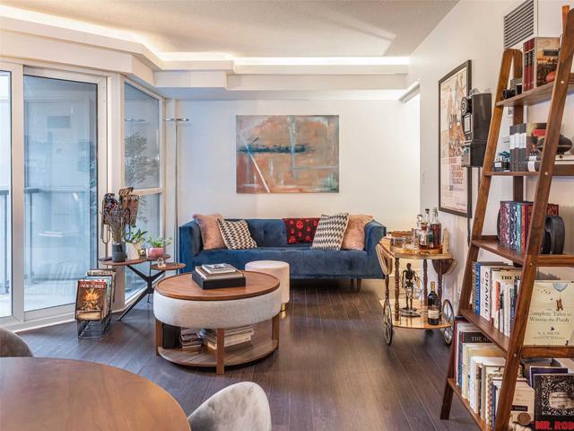 312 - 352 Front St W