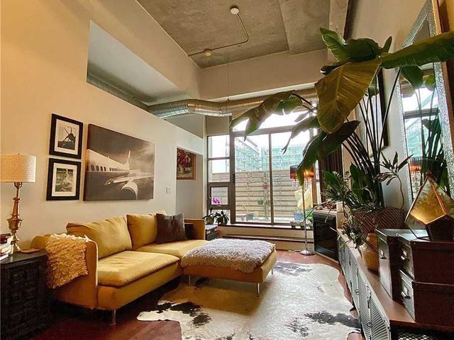 232 - 637 Lake Shore Blvd W