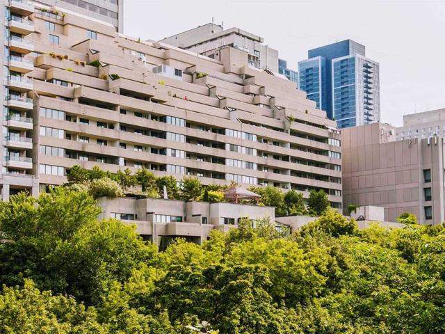 1010 - 360 Bloor St E