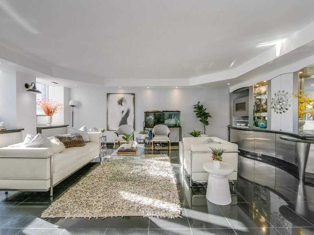 1010 - 360 Bloor St E