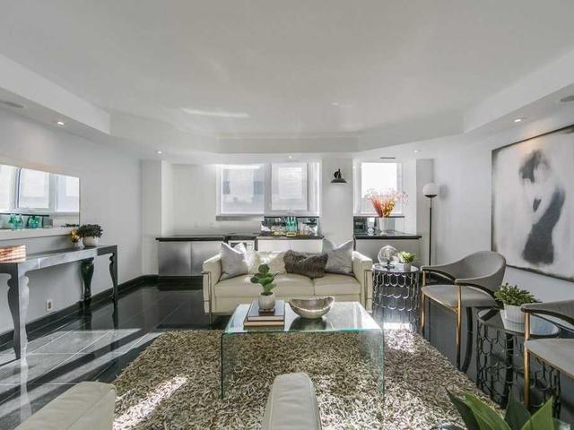 1010 - 360 Bloor St E