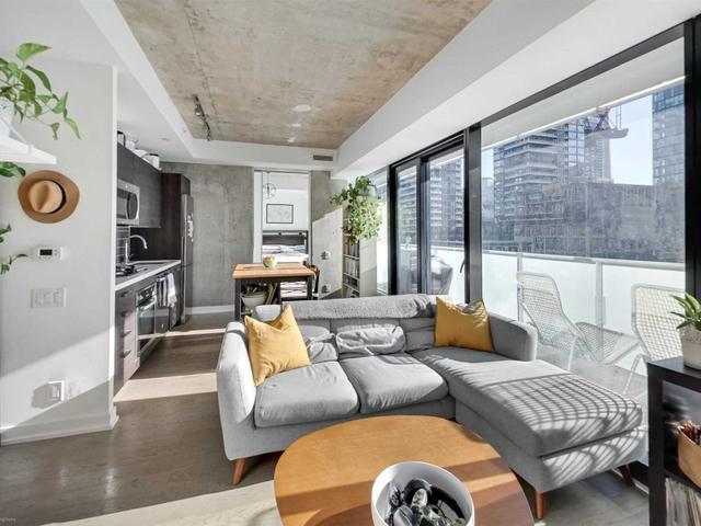 1701 - 11 Charlotte St